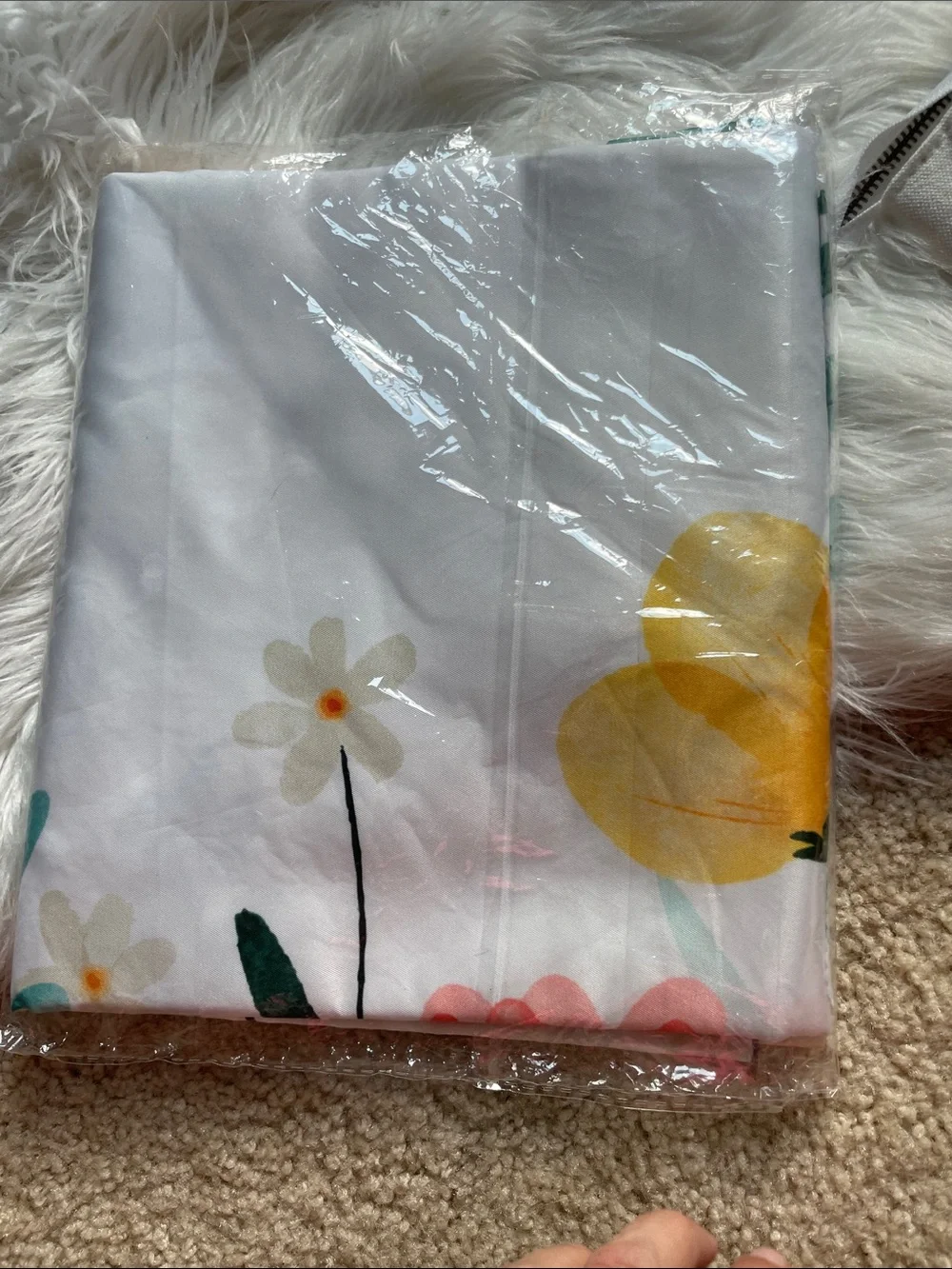 White Floral rectangular tablecloth with scalloped edges